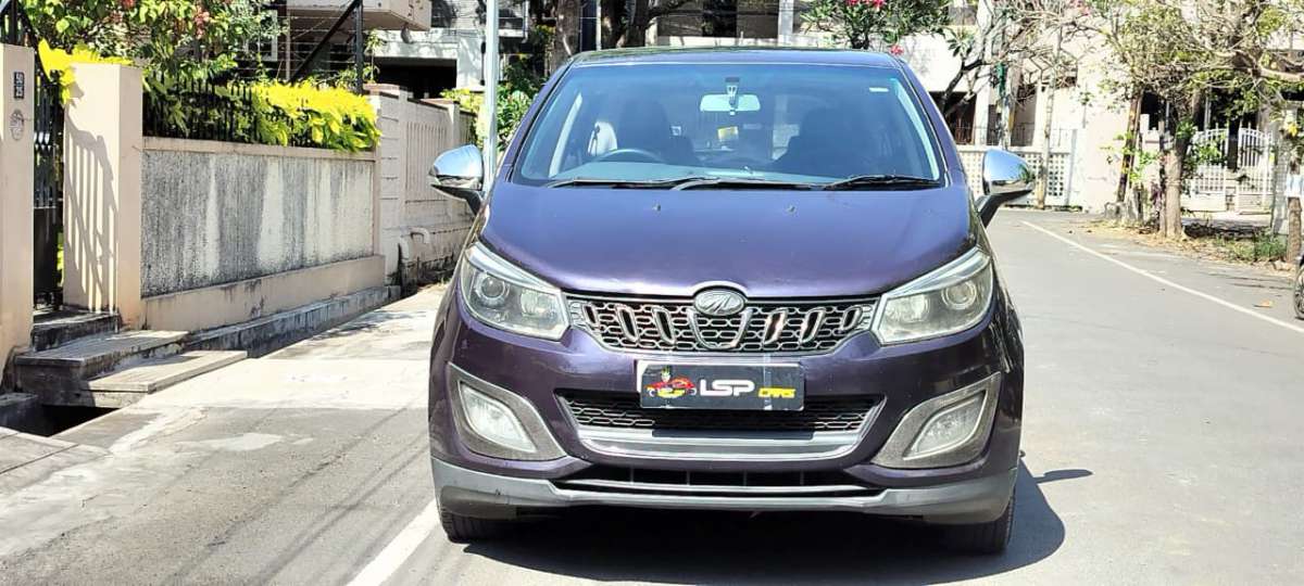 Mahindra Marazzo M6